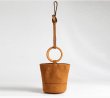 画像5:  woman’s new ring portable suede layer cowhide potted bag shoulder wooden bracelet bucket bag  totebag レザーバケット トート ショルダー2WAYハンドバッグ　トートバック　サイズ2種類 (5)