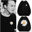 画像4: Small daisy Pullover loose sweater men and women　スモールデイジープリントプルオーバートレーナー オーバーサイズ ユニセックス男女兼用 (4)