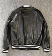 画像2: genuine leather stadium jacket baseball uniform jacket blouson MA1　 ユニセックス 男女兼用本革レザーエンブレムスタジアムジャンパー スタジャン MA-1 ボンバー ジャケット ブルゾン (2)