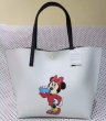 画像2: Mickey Mouse & Minnie Mouse printed leather large capacity shoulder tote bag　即納ミッキーマウス＆ミニーマウスプリントレザー 大容量トートショルダー２WAYバッグママバッグ (2)