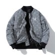 画像2: MLB NY stand collar Monogram baseball uniform Jacket Ma-1 blouson  ユニセックス 男女兼用 MLB  NY モノグラム スタンドカラー スタジアムジャンパー スタジャン MA-1 ボンバー ジャケット ブルゾン (2)