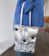 画像4: Silver Letter Sparkling Portable Lightweight Down Stitch Shoulder Tote Bag　 シルバーレタースパークリングポータブル軽量ダウンワンハンドルステッチショルダートートバッグ (4)