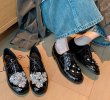 画像6: Women's Lace-up patent leather slip-on pumps with small flowers flat  loafer shoes 　スモールフラワー付き レースアップエナメルスリッポンパンプスフラットローファーシューズ (6)