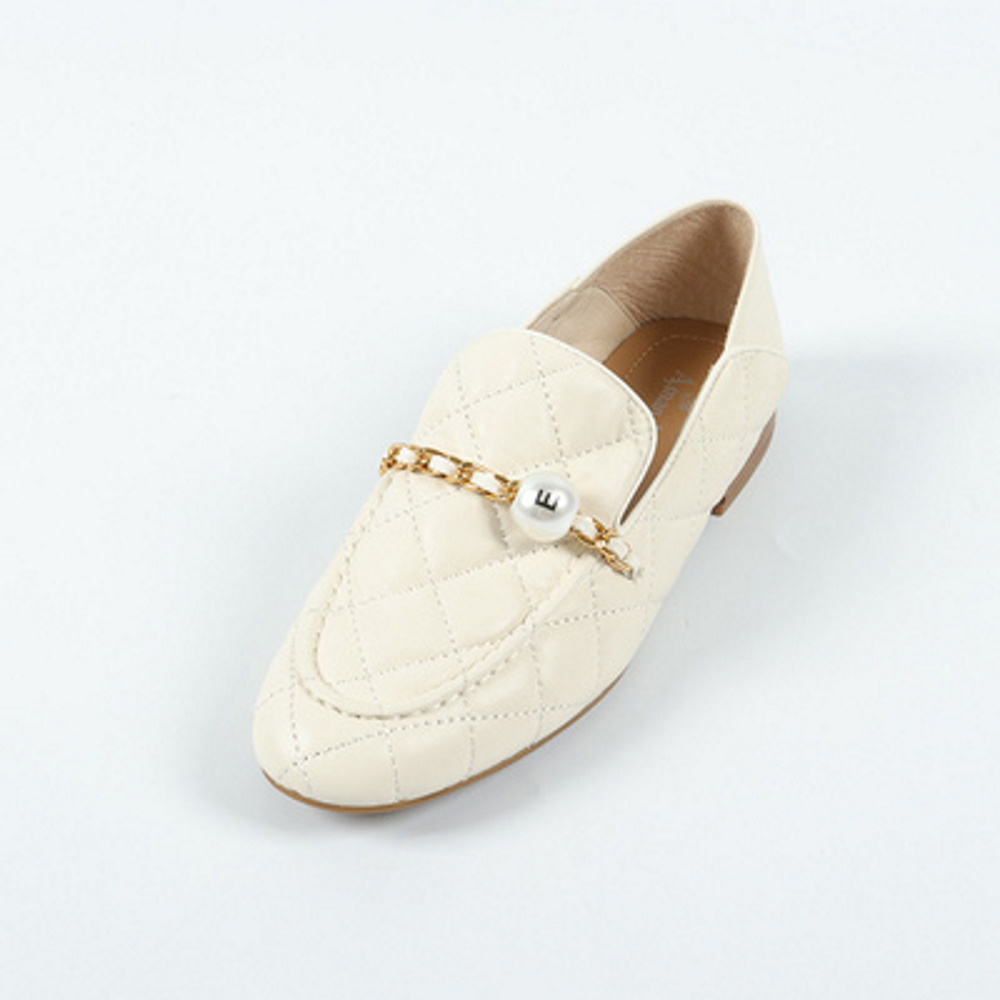 women's Quilted leather flat slip-on with chain and pearl pumps