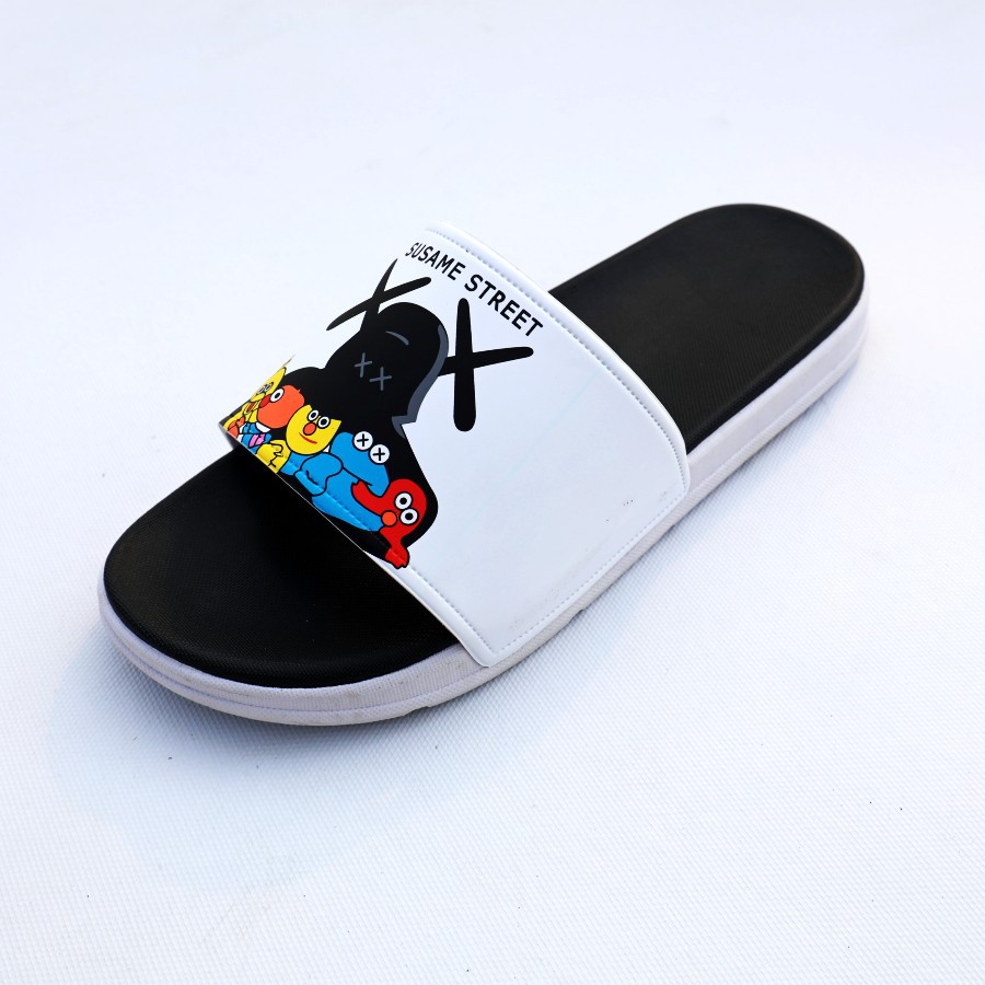 Men's Unisex kaws sandal casual shoes Flat Sandals slippers 男女