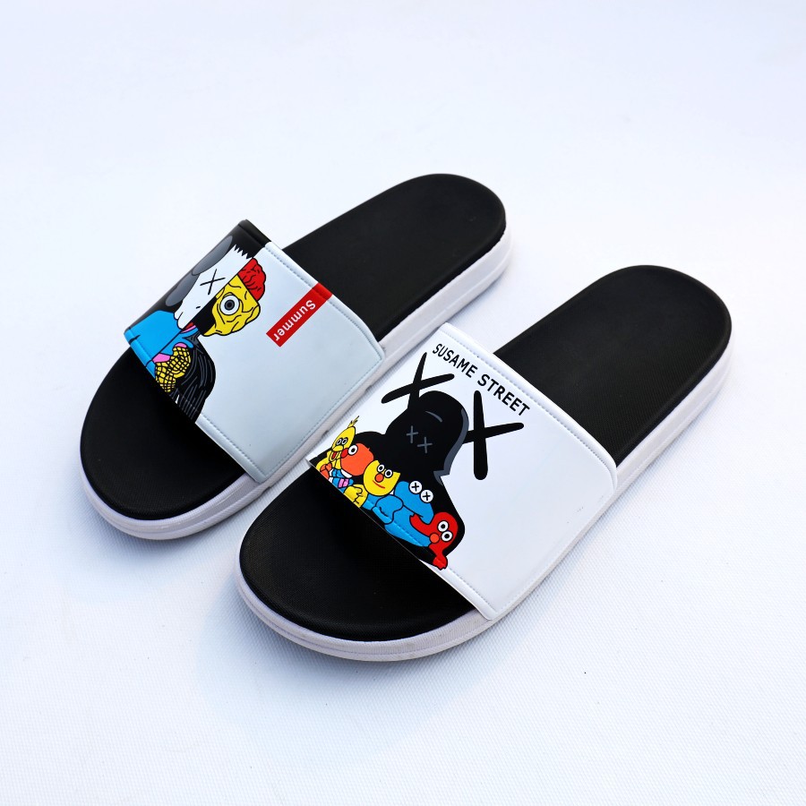 Men's Unisex kaws sandal casual shoes Flat Sandals slippers 男女